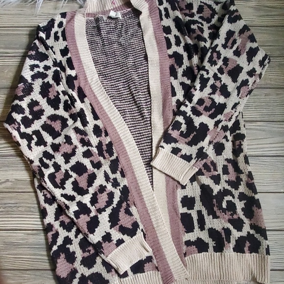 Leopard and Pink Cardigan - Picture 4 of 7